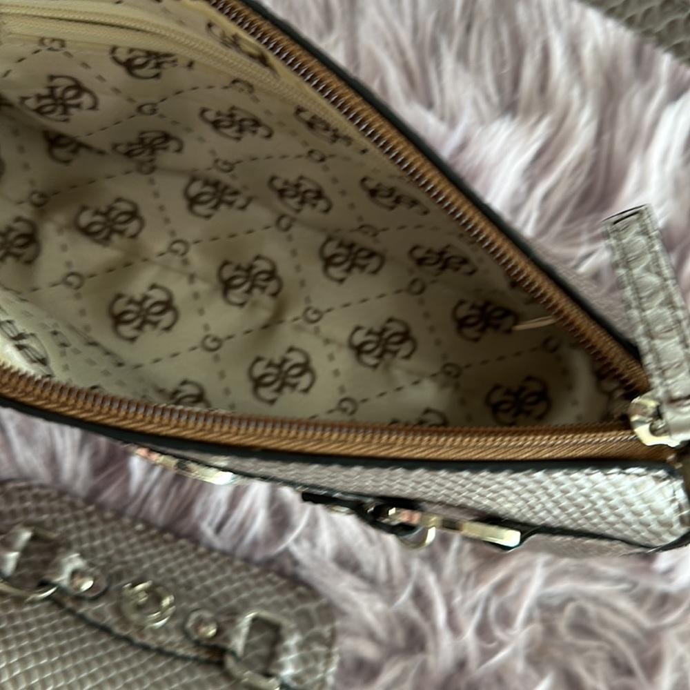 Guess Bag & Wallet - Picture 11 of 14